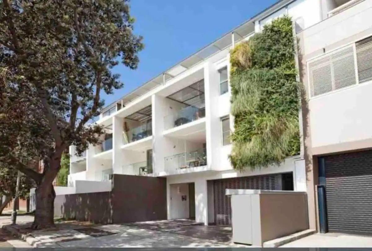 Apartment A Modern Two Bedroom Apartment! Quiet, Secure And 1 Minute Walk To Bondi Beach! *