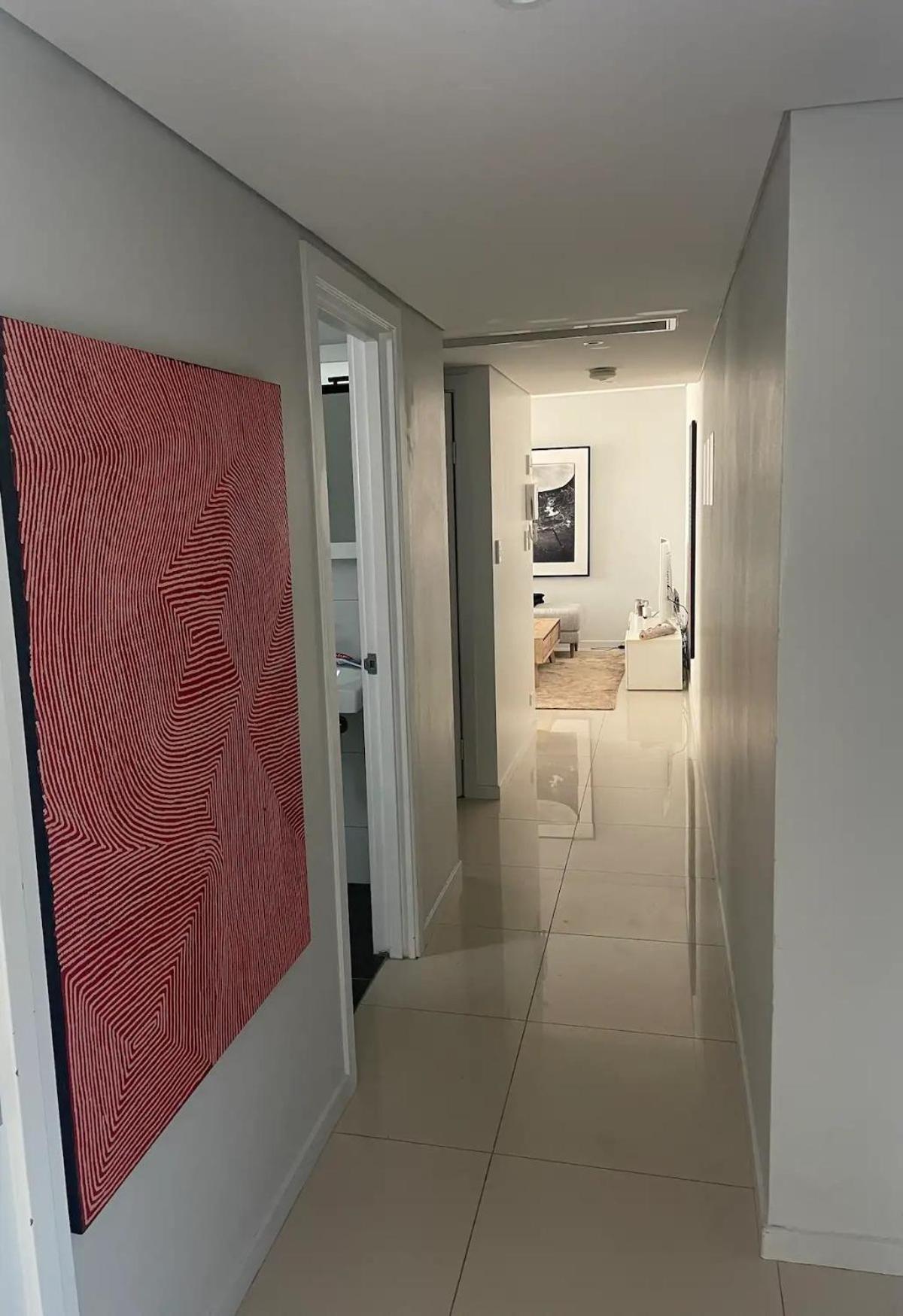 Apartment A Modern Two Bedroom Apartment! Quiet, Secure And 1 Minute Walk To Bondi Beach! *