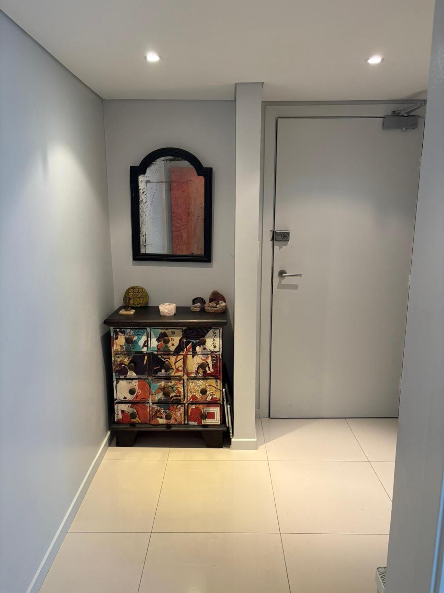 Apartment A Modern Two Bedroom Apartment! Quiet, Secure And 1 Minute Walk To Bondi Beach!